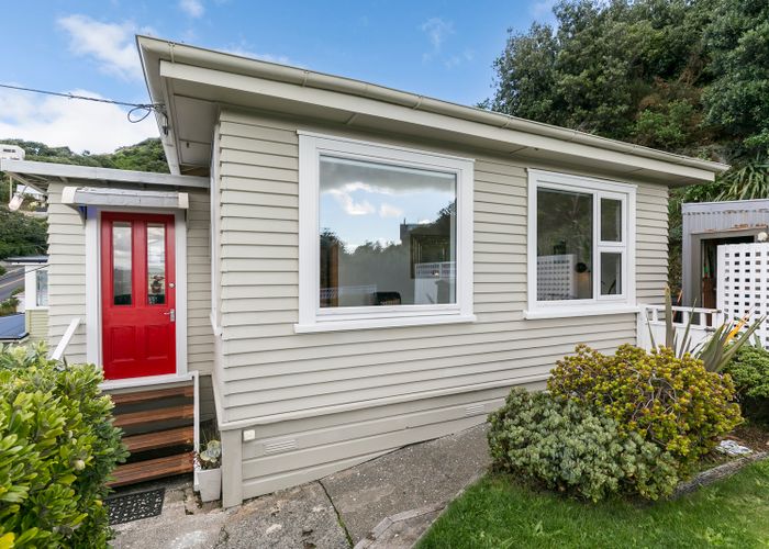  at 16 Hungerford Road, Lyall Bay, Wellington