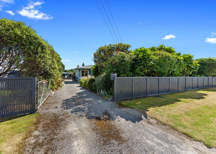  at 32 Kiharoa Street, Otaki Beach, Otaki