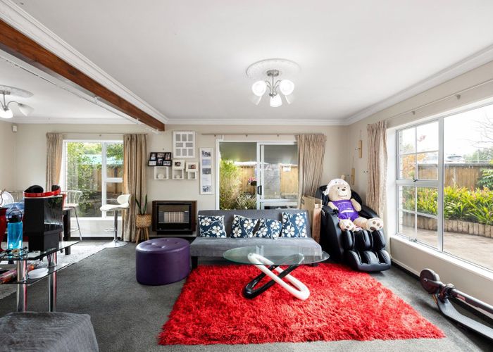  at 2/165 River Road, Hamilton East, Hamilton
