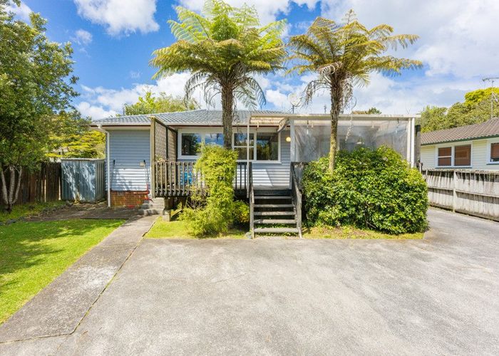  at 5 Pendlebury Street, Green Bay, Auckland