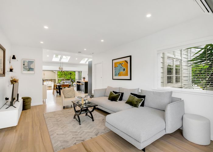  at 8 Boscawen Street, Point Chevalier, Auckland