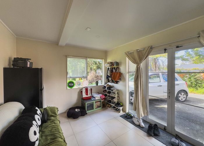  at 32 Rosalind Road, Glenfield, Auckland