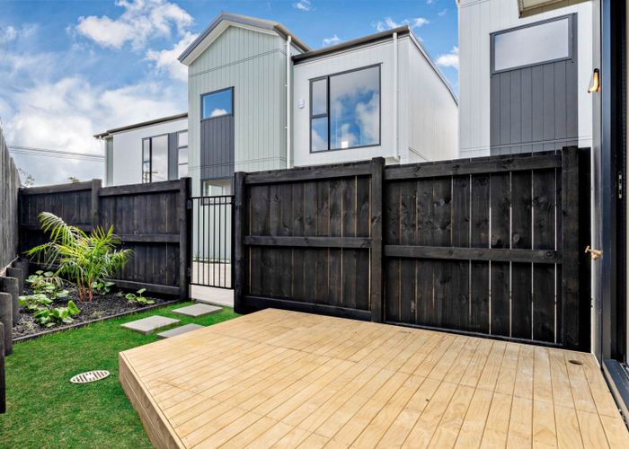  at 10E Serjeant Street, Henderson, Waitakere City, Auckland