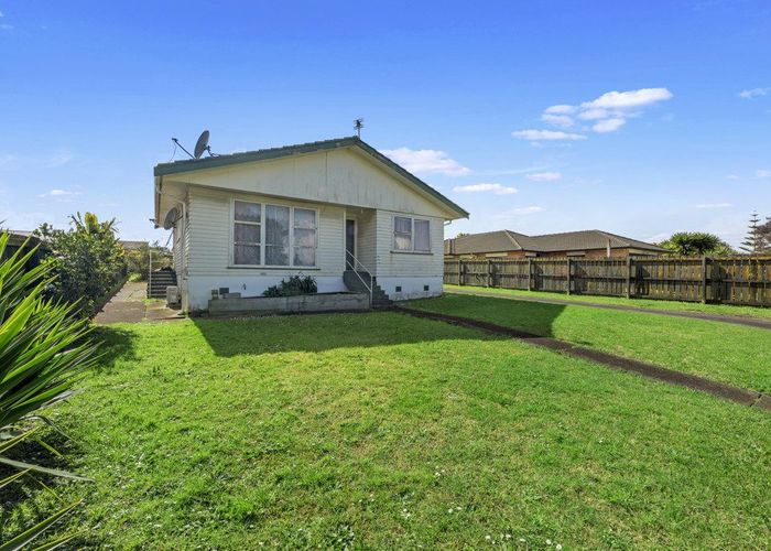  at 3 Chalfont Street, Mangere East, Auckland