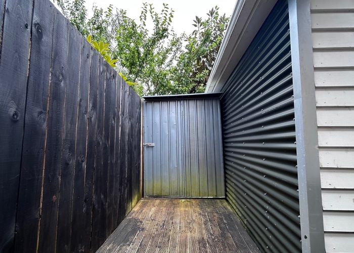  at 2/34 Glencourt Place, Glenfield, North Shore City, Auckland