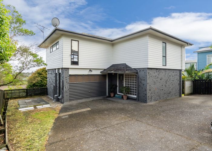  at 2/14 Ridge Road, Waiake, Auckland