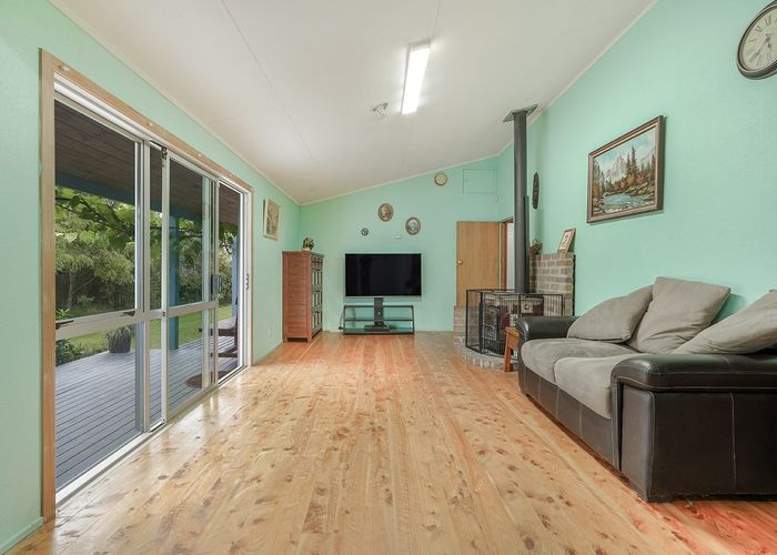  at 19 Lansdowne Crescent, Glenview, Hamilton