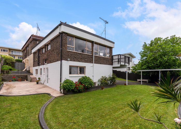  at 2/22 Martin Crescent, Northcote, North Shore City, Auckland