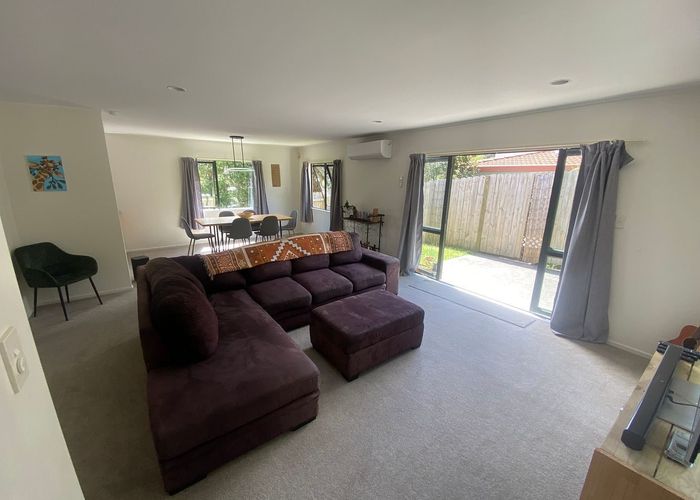  at 1/4 Valley Road, Northcote, Auckland
