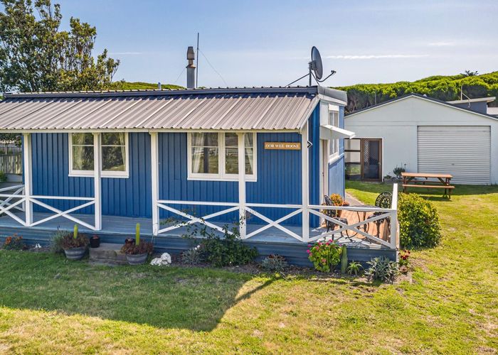  at 10 Mahuri Street, Himatangi Beach