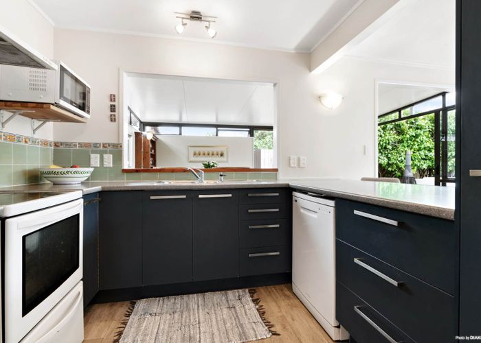  at 2/934 East Coast Road, Northcross, Auckland