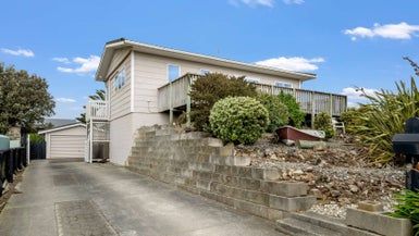  at 76 Kahukura Avenue, Waitārere Beach, Levin