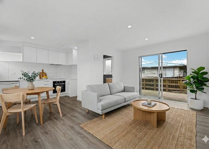  at 2/34 Plumley Crescent, Mangere, Manukau City, Auckland