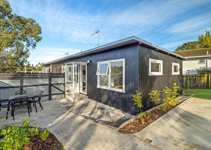  at 2/6 Tallington Crescent, Torbay, North Shore City, Auckland