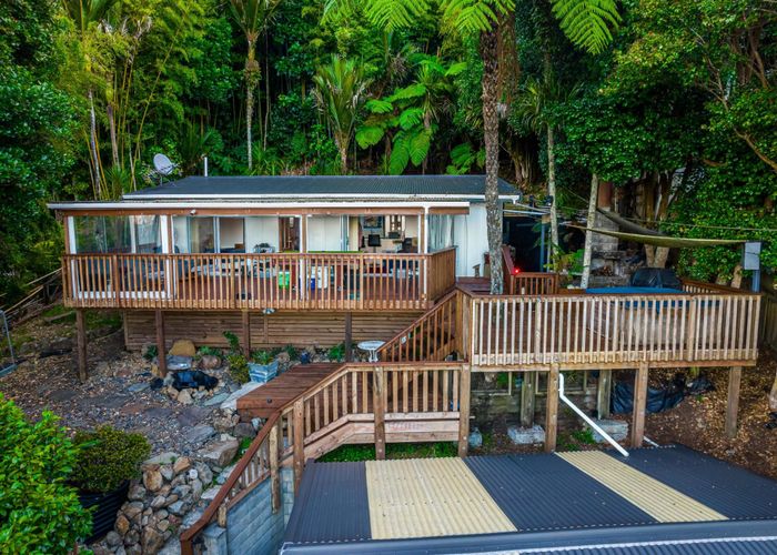  at 894 West Coast Road, Waiatarua, Auckland