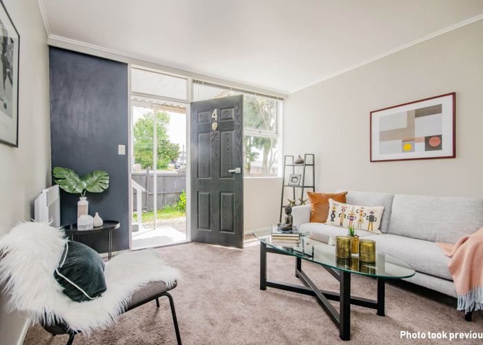  at 4/2 Waitati Place, Avondale, Auckland
