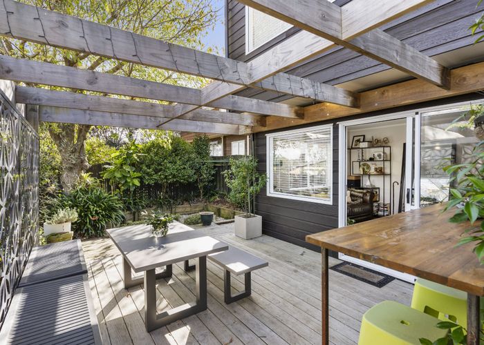  at 2/98 Birkenhead Avenue, Birkenhead, Auckland