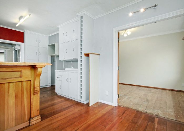  at 142 Main Road, Tawa, Wellington