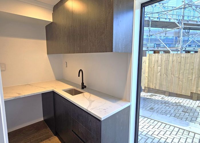  at 9B Camrose Place, Glenfield, North Shore City, Auckland