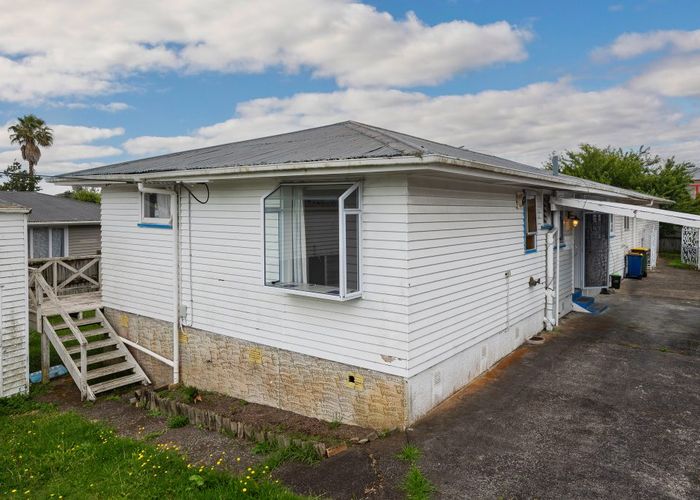  at Henderson, Waitakere City, Auckland