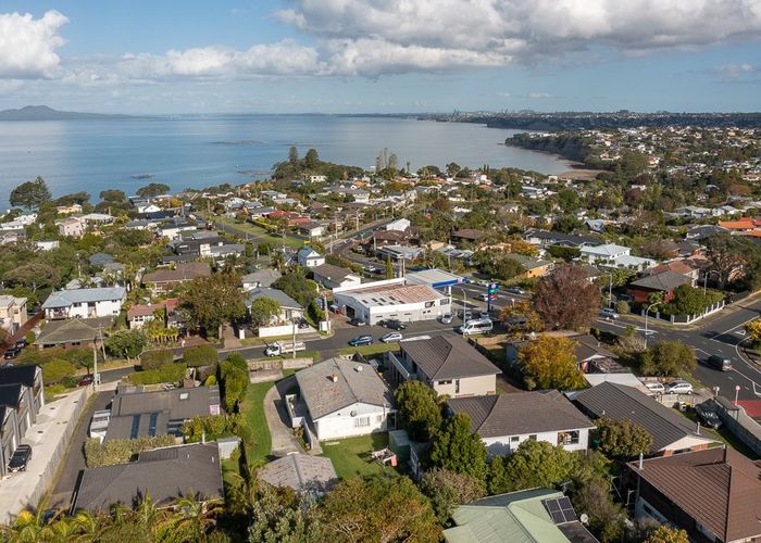  at 4 Auld Street, Torbay, North Shore City, Auckland