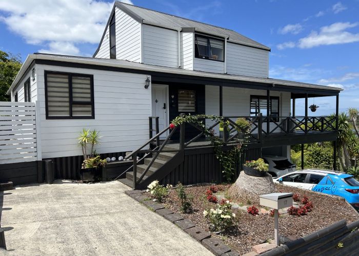  at 17 Constable Lane, West Harbour, Auckland