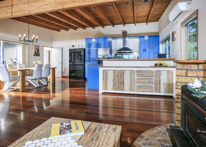  at 608 Beach Road, Rothesay Bay, Auckland