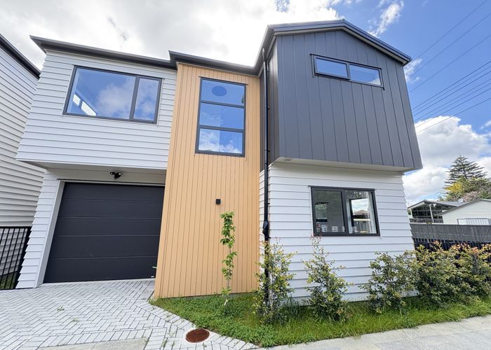  at 8 Alwyn Avenue, Te Atatu South, Auckland