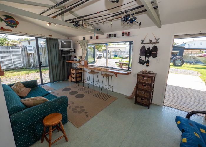  at 20 Peninsula Parade, Hihi