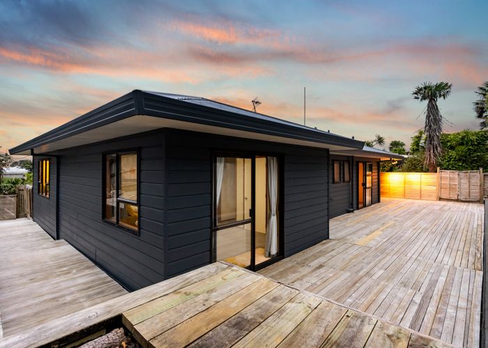  at 17A  Rangitoto Terrace, Milford, North Shore City, Auckland