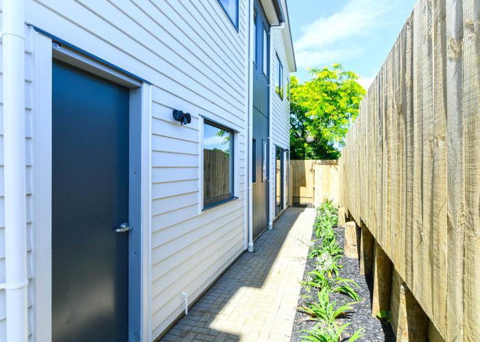  at 9F Epping Road, Henderson, Auckland