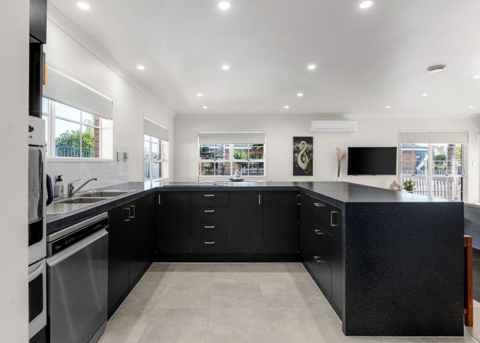  at 42 Gilbass Avenue, Hamilton Lake, Hamilton, Waikato