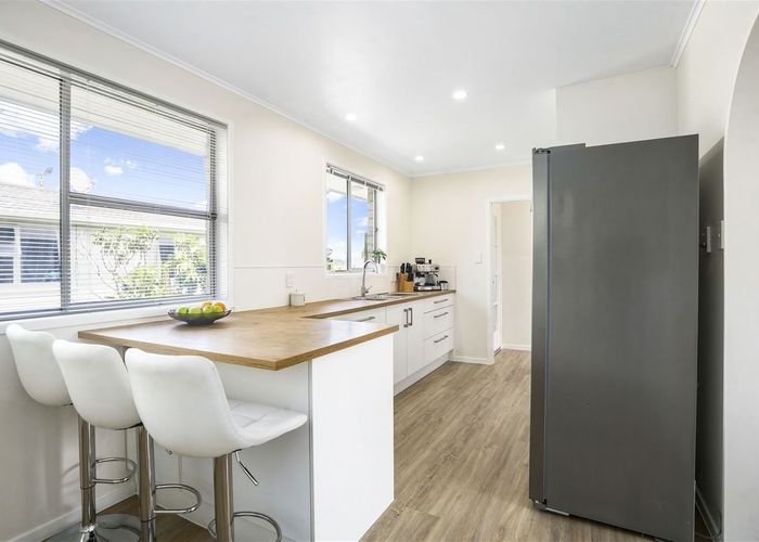  at 49 Rhonda Avenue, Deanwell, Hamilton
