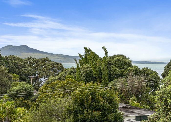  at 1/74 Beach Road, Castor Bay, Auckland