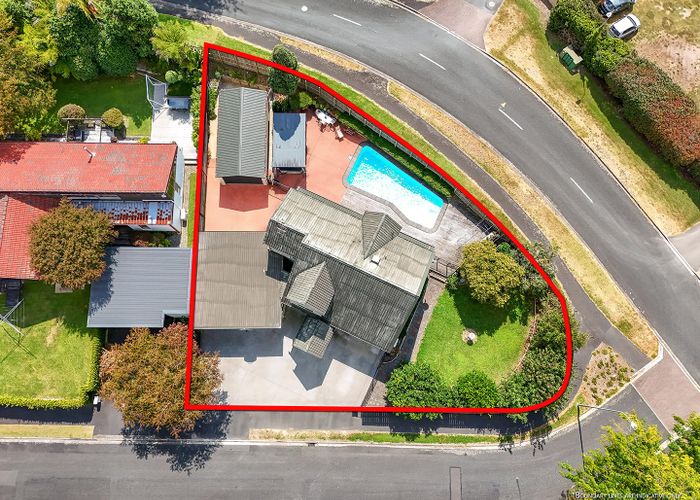  at 2 Golf Grove, Saint Andrews, Hamilton, Waikato