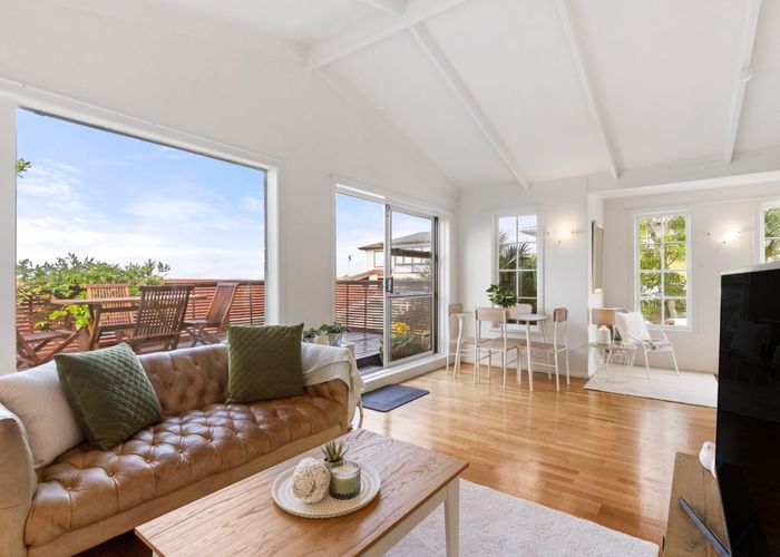  at 1/235 Sunset Road, Sunnynook, Auckland