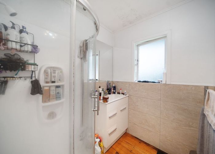  at 8 Haddon Street, Mangere East, Manukau City, Auckland