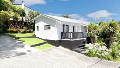  at 2/660 Beach Road, Browns Bay, Auckland