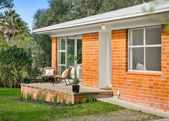  at 2/19 Bentley Avenue, Glenfield, North Shore City, Auckland