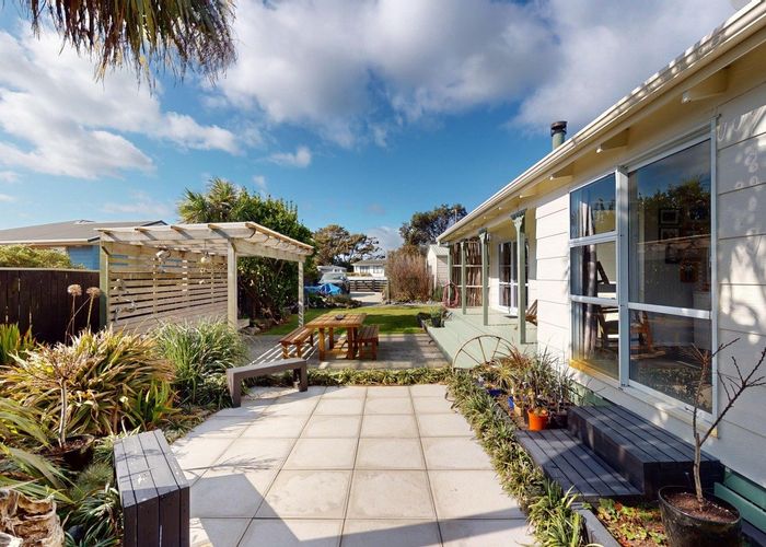  at 43 Kahukura Avenue, Waitārere Beach, Levin