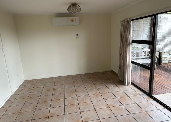 For rent 1/591A East Coast Road, Pinehill, North Shore City, Auckland