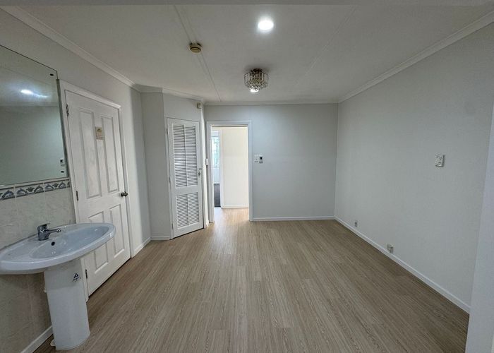  at 51 Swaffield Road, Papatoetoe, Manukau City, Auckland