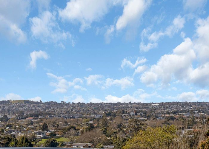  at 2/14 Pleasant Road, Glen Eden, Waitakere City, Auckland