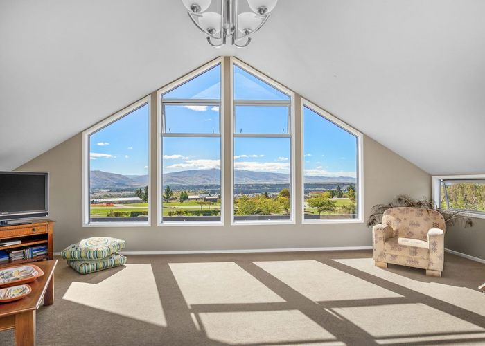  at 8 Old Golf Course Road, Bridge Hill, Alexandra