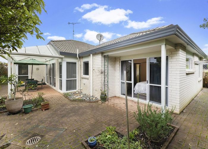  at 2/34 Parkhill Road, Howick, Auckland