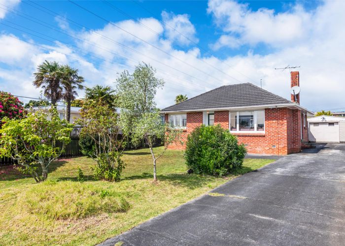  at 9 PATON AVE, Te Atatu South, Auckland