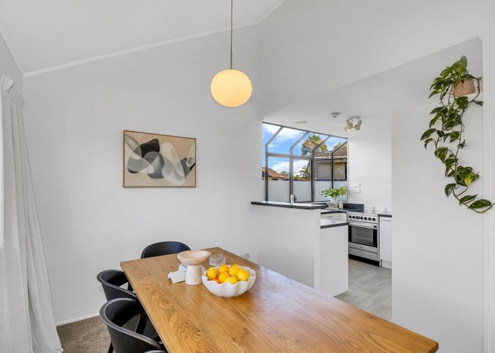  at 2/105 Moa Road, Point Chevalier, Auckland