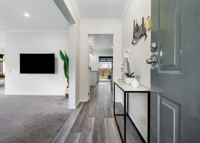 at 82 Hillwell Drive, Henderson, Auckland