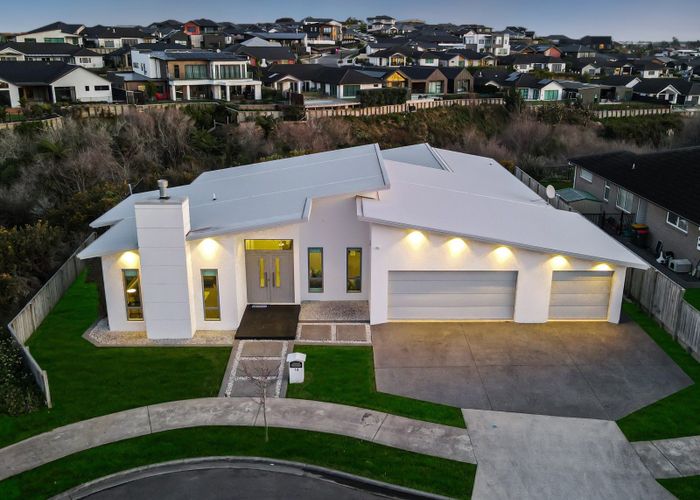  at 14 Platina Place, Flagstaff, Hamilton
