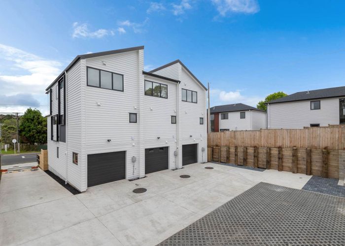  at 2/94 Godley Road, Green Bay, Waitakere City, Auckland
